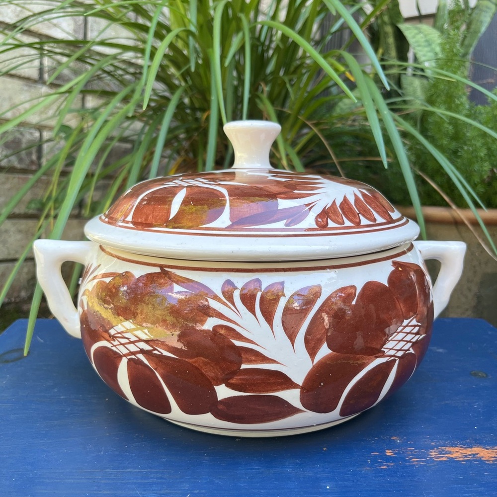 Vintage Stoneware Covered Brown and White Round Caserole Dish